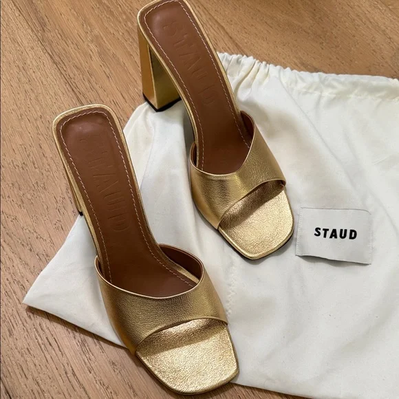 STAUD Sloane Metallic Leather Heel
